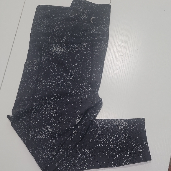 ZYIA Black and White Leggings with Starry Design - Picture 2 of 3
